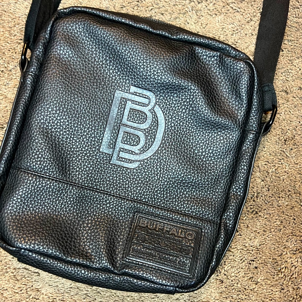 Buffalo David Bitton black messenger cross body bag great condition